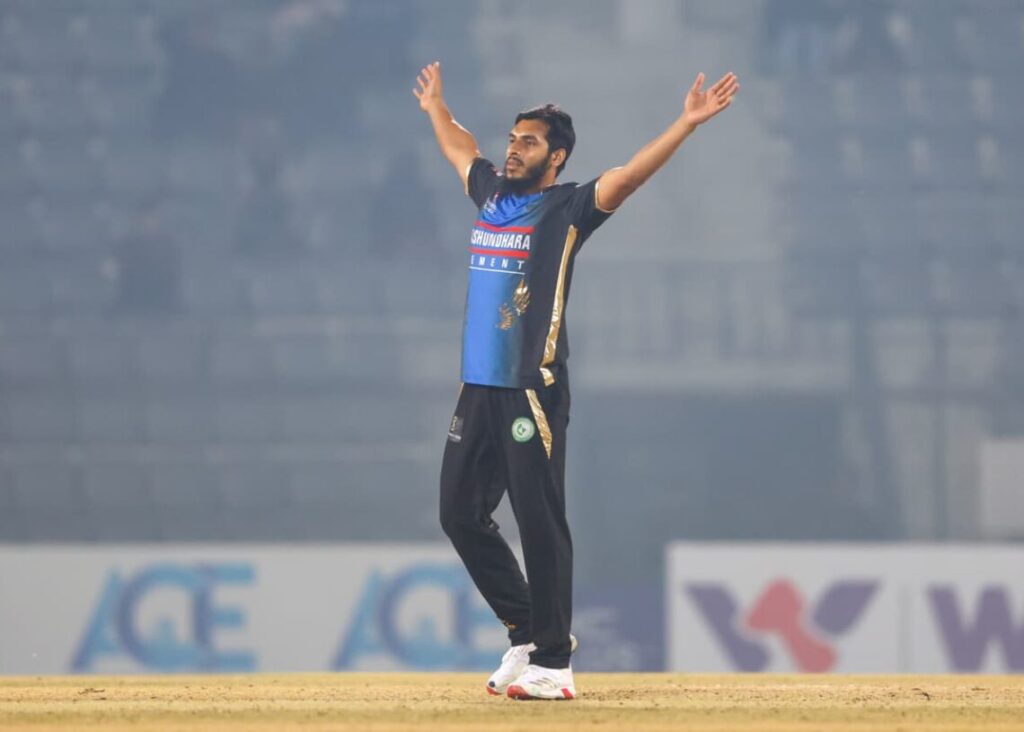 দুই হ্যাটট্রিকে সবাইকে ছাড়িয়ে গেলেন মৃত্যুঞ্জয়