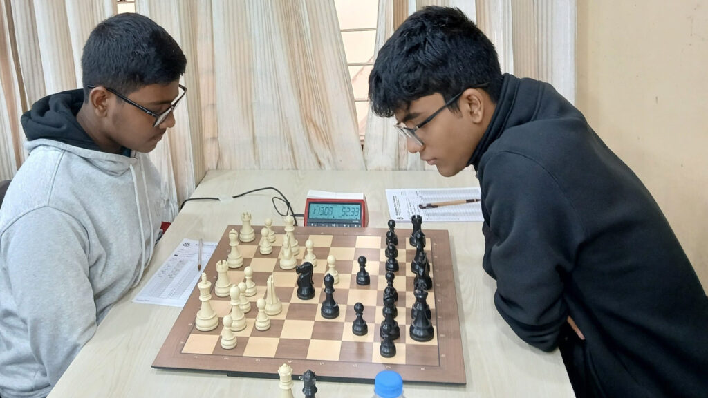 ফিদে রেটিং দাবায় চ্যাম্পিয়ন মনন রেজা নীড়