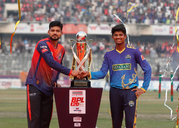 বিপিএল ফাইনালে টস হেরে ব্যাটিংয়ে নেমে দারুণ শুরু রাজশাহী