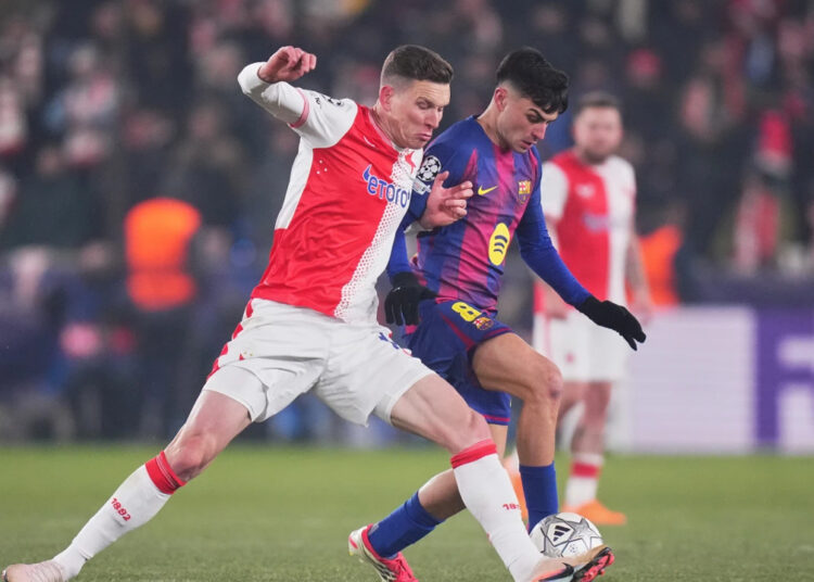 মাঠের বাইরে পেদ্রি - ইনজুরির ধাক্কায় বার্সেলোনা