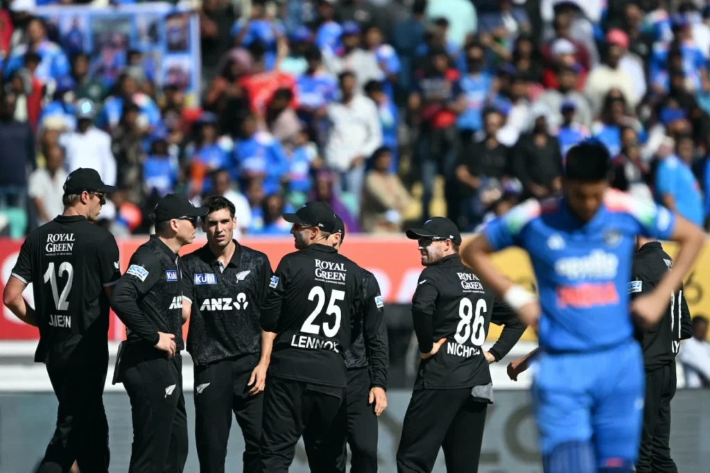 মিচেলের শতকে ভারতকে ৭ উইকেটে হারিয়ে নিউজিল্যান্ডের সমতা