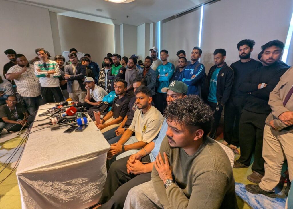 শর্তসাপেক্ষে শুক্রবার থেকে মাঠে ফেরার সিদ্ধান্ত ক্রিকেটারদের