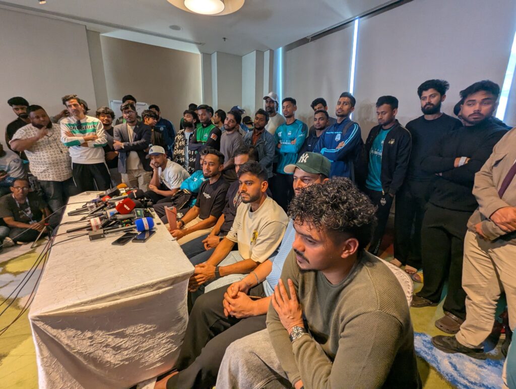 শর্তসাপেক্ষে শুক্রবার থেকে মাঠে ফেরার সিদ্ধান্ত ক্রিকেটারদের