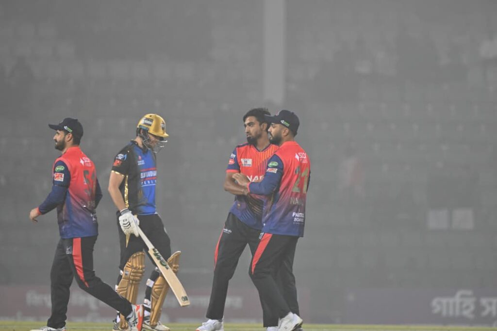 সুপার ওভারে রংপুরকে হারিয়ে শীর্ষেই থাকল রাজশাহী