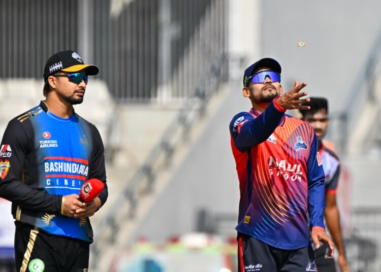 হাইভোল্টেজ ম্যাচে টস হেরে ব্যাটিংয়ে রংপুর