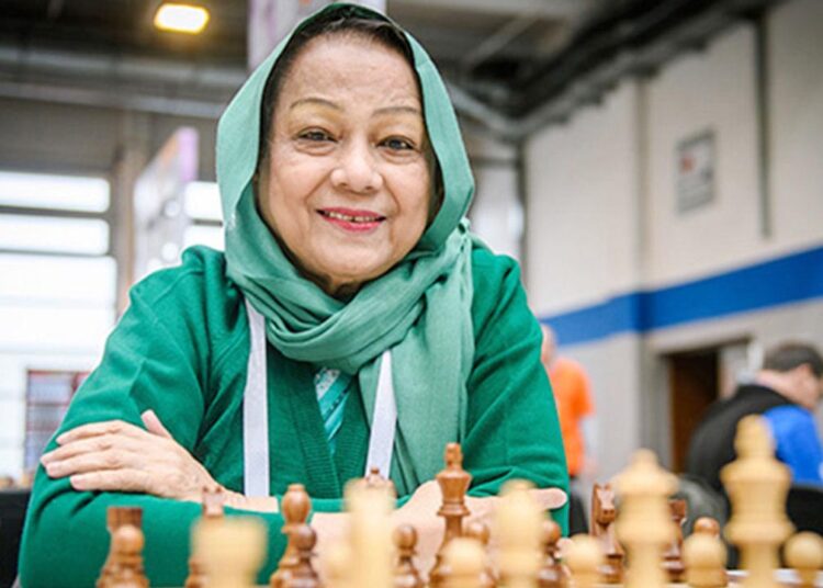 ৮২ বছর বয়সে দাবায় শিরোপা রাণী হামিদের