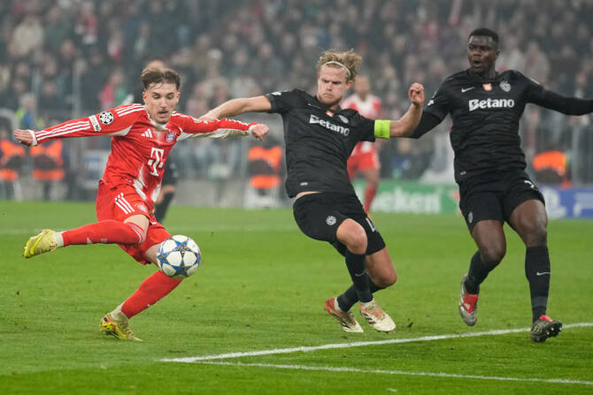 কার্লের ইতিহাস গড়া ম্যাচে বায়ার্নের চমক