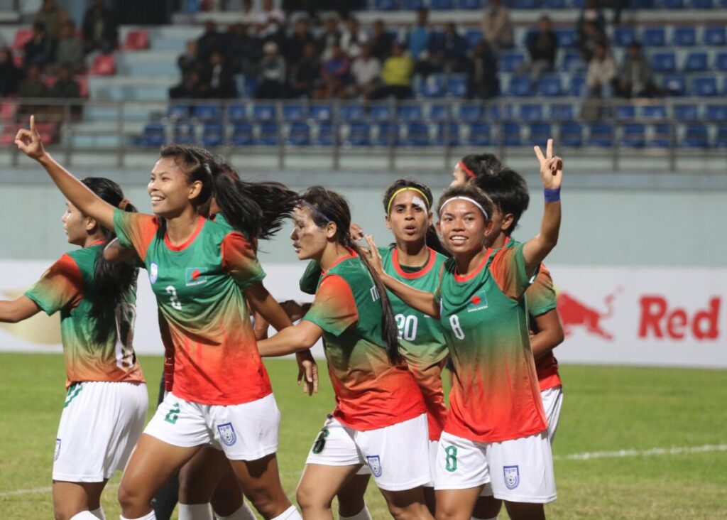 ভারতকে হারিয়ে নারী সাফ চ্যাম্পিয়নশিপের সেমিতে বাংলাদেশ