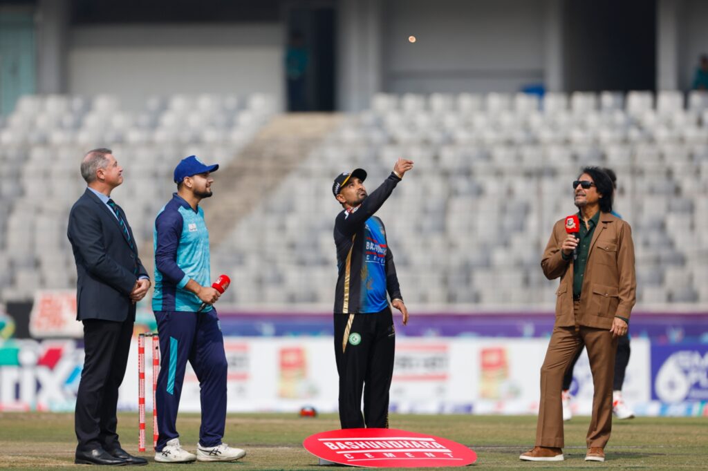 নোয়াখালীর বিপক্ষে টস জিতে ফিল্ডিংয়ে রংপুর
