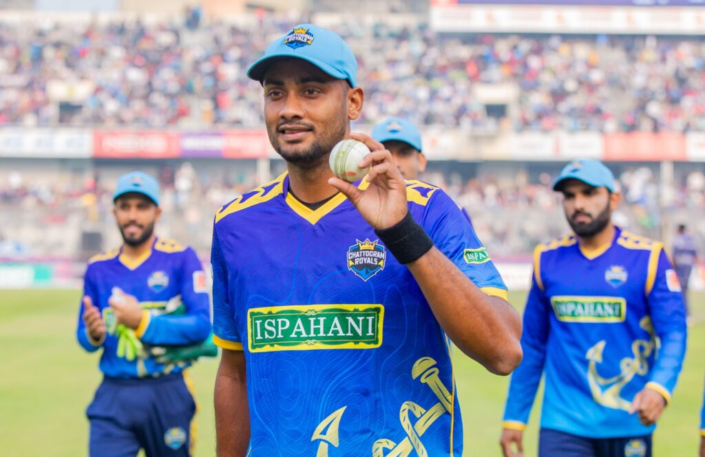 শরিফুলের বোলিং তোপে ১২৬ রানে গুটিয়ে গেল নোয়াখালী