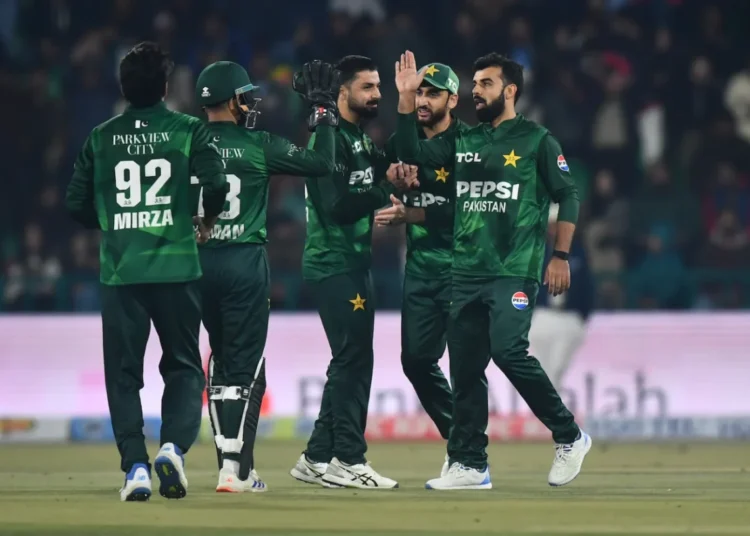 অস্ট্রেলিয়াকে সহজেই হারিয়ে সিরিজ শুরু পাকিস্তানের