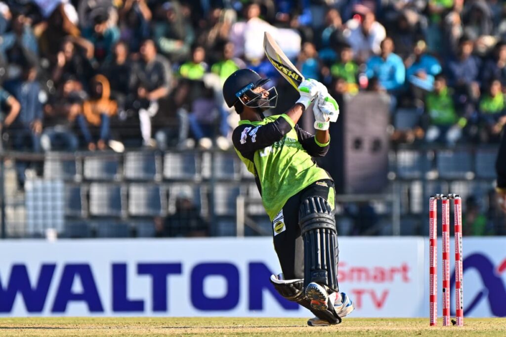 রংপুরকে উড়িয়ে দুইয়ে সিলেট টাইটান্স