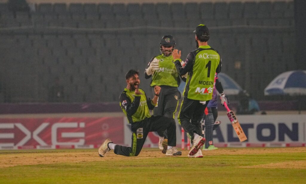 ফাইনালে ওঠার লড়াইয়ে সিলেটকে ১৬৬ রানের লক্ষ্য দিয়েছে রাজশাহী