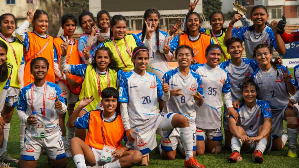 ঋতুপর্নার দল ২৪-০ গোলে জিতল।