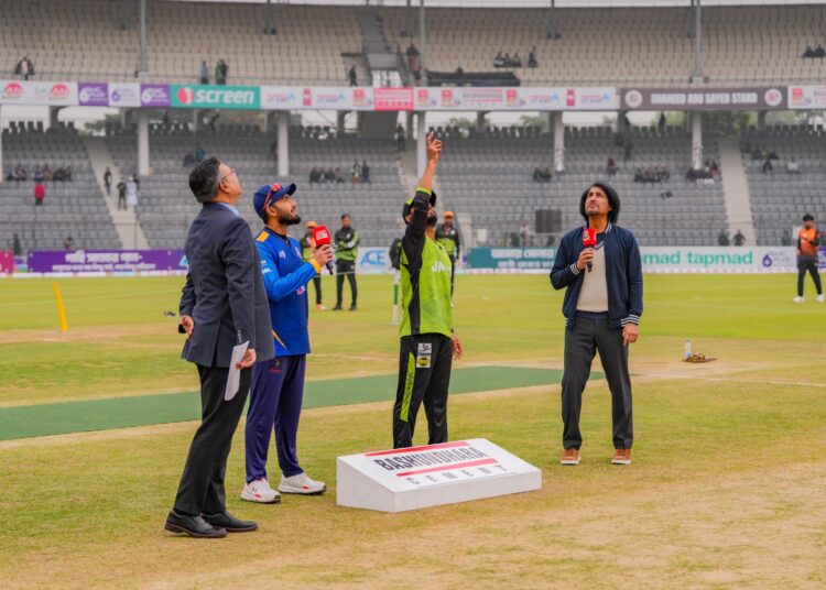 তাসকিনকে দলে ফিরিয়ে ফিল্ডিংয়ে ঢাকা