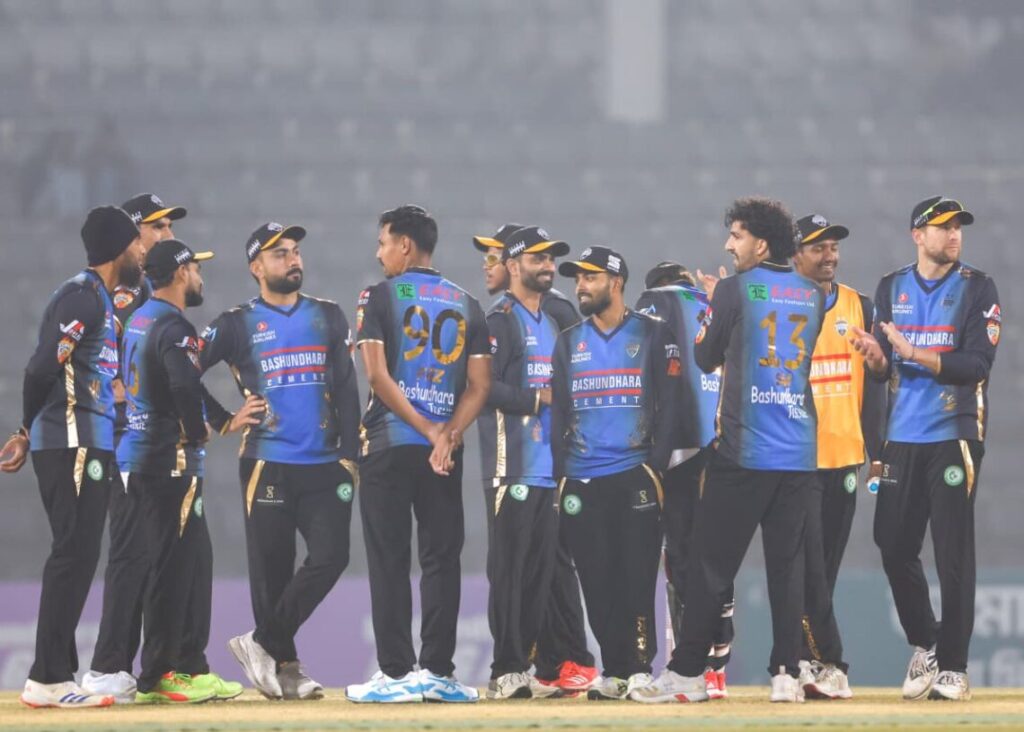 চট্টগ্রামকে আবার হারিয়ে শীর্ষে উঠল রংপুর রাইডার্স