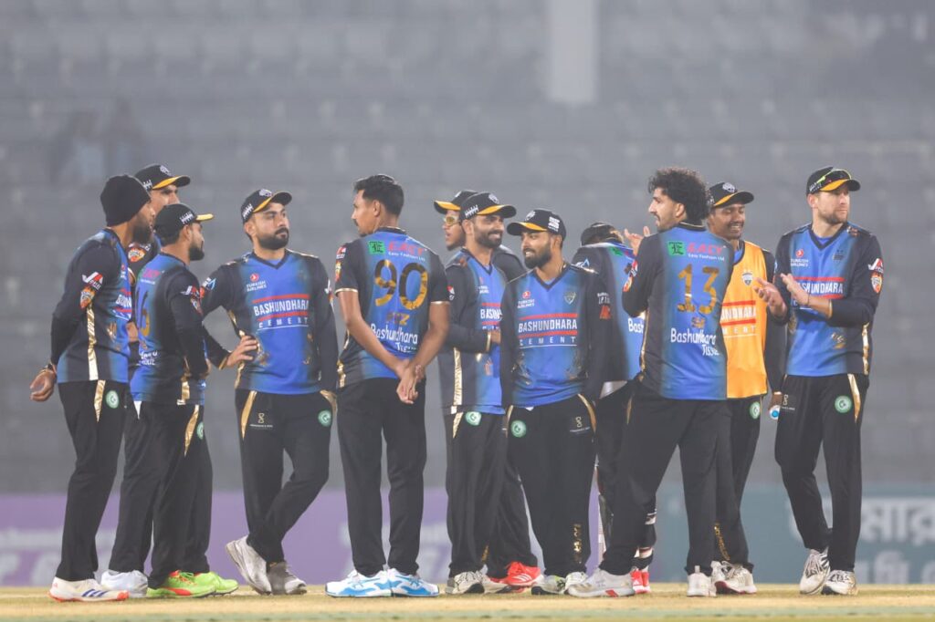 চট্টগ্রামকে আবারও হারিয়ে শীর্ষে উঠল রংপুর রাইডার্স।