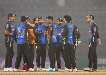 চট্টগ্রামের দেওয়া ১৭০ রানের জয়ের লক্ষ্যে ব্যাট করছে রংপুর