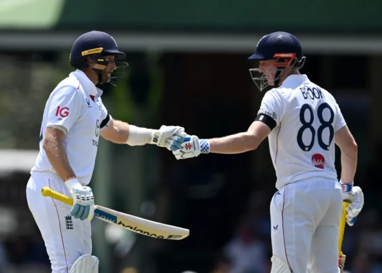 অ্যাশেজে বৃষ্টির আগে ইংল্যান্ডের স্বস্তি