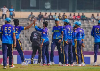 টিকে থাকার লড়াইয়ে টস হেরে ব্যাটিংয়ে নোয়াখালী