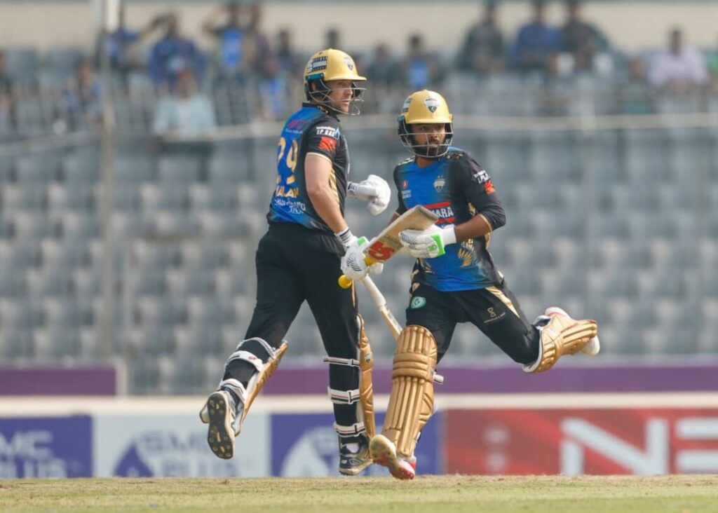 ঢাকাকে বিদায় করে বিপিএলের প্লে-অফে রংপুর