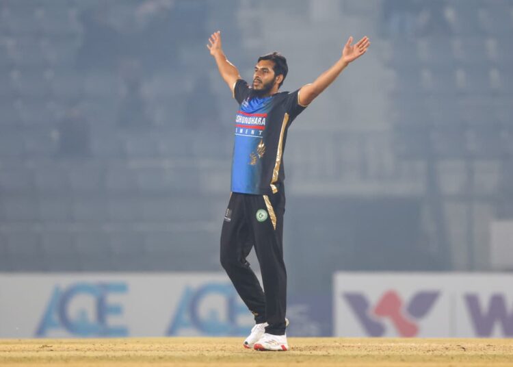 দুই হ্যাটট্রিকে সবাইকে ছাড়িয়ে গেলেন মৃত্যুঞ্জয়