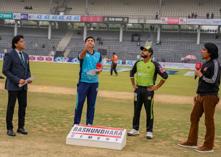 নবি-সৌম্যকে নিয়ে টস জিতে ব্যাটিংয়ে নোয়াখালী