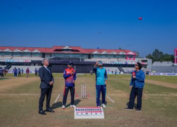 বিপিএল এ মুখোমুখি হয়েছে রাজশাহী ওয়ারিয়র্স ও নোয়াখালী এক্সপ্রেস। বৃহস্পতিবার এই ম্যাচে রাজশাহীর বিপক্ষে টস হেরে ব্যাটিংয়ে নোয়াখালী ।