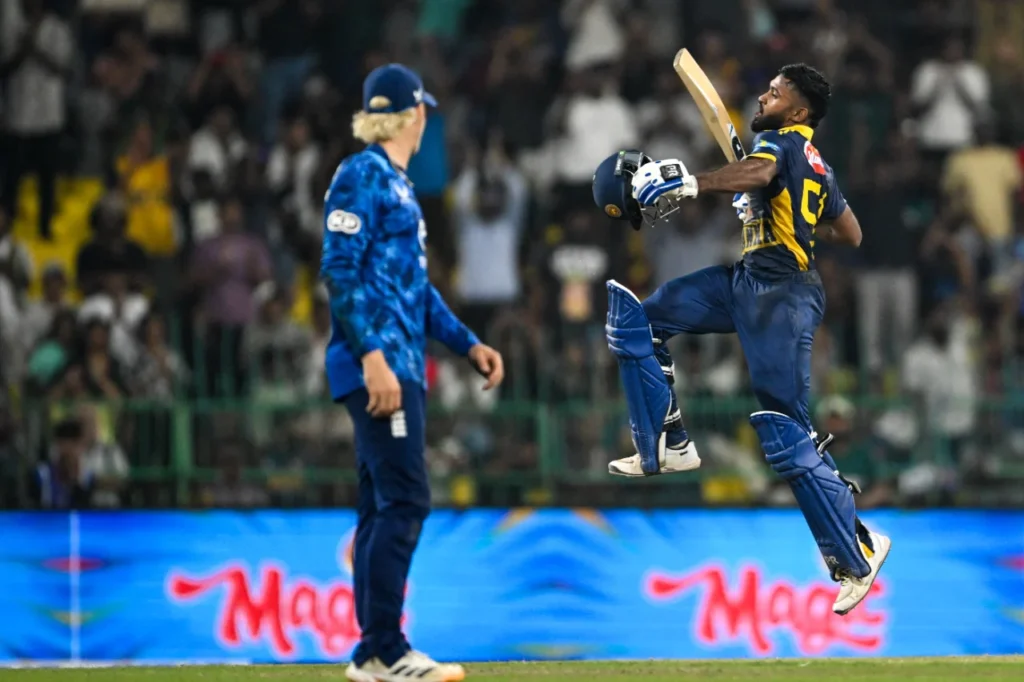 রেকর্ড গড়ে শ্রীলঙ্কাকে হারিয়ে ইংল্যান্ডের সিরিজ জয়