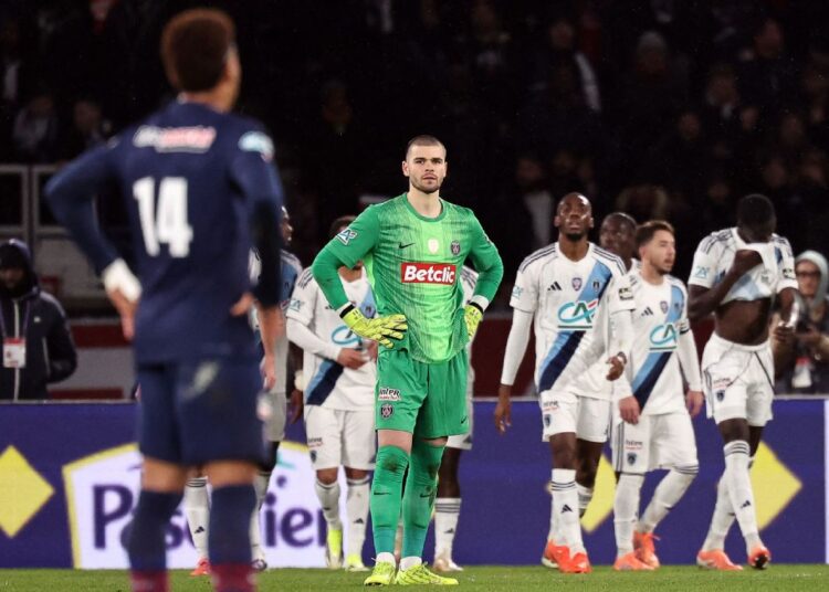 পিএসজিকে বিদায় করে দিল প্যারিস এফসি