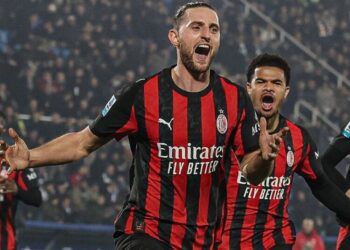 পিছিয়ে পড়েও জয় এসি মিলানের