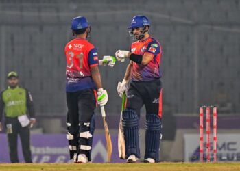 ফাইনালে ওঠার লড়াইয়ে সিলেটকে ১৬৬ রানের লক্ষ্য দিয়েছে রাজশাহী