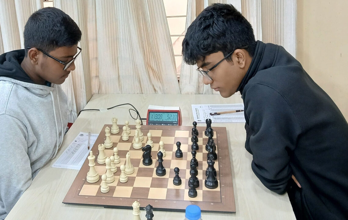 ফিদে রেটিং দাবায় চ্যাম্পিয়ন মনন রেজা নীড়