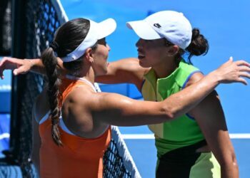 বান্ধবী মাদিসনকে বিদায় করে শেষ আটে পেগুলা