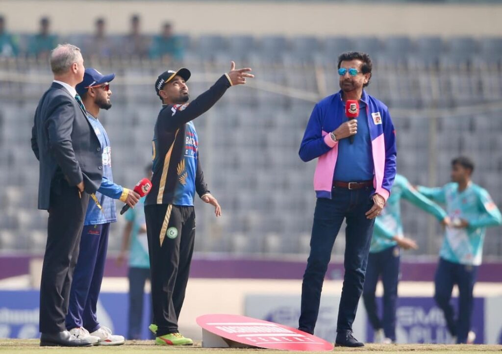 বিপিএলে বাঁচা মরার লড়াইয়ে টস জিতে ফিল্ডিংয়ে ঢাকা
