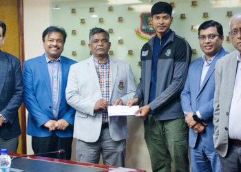 বিশ্বকাপজয়ী পেসারকে বিসিবির সহায়তা