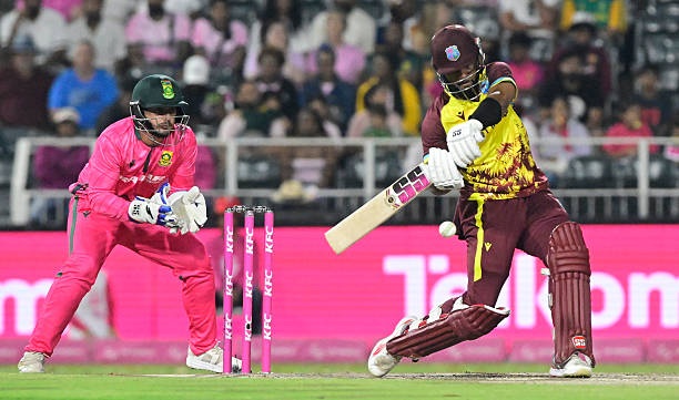 বৃষ্টিবিঘ্নিত রোমাঞ্চকর ম্যাচে ক্যারিবিয়ানদের সান্ত্বনার জয়