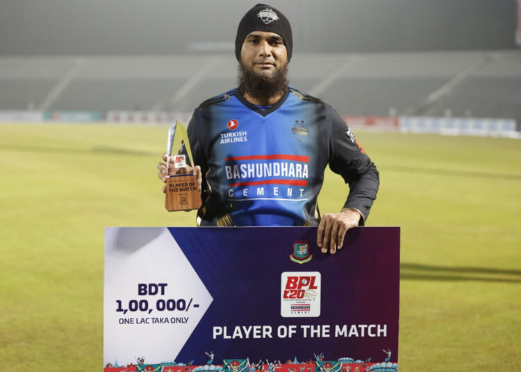 বিপিএলে টানা দুই ম্যাচে সেরা খেলোয়াড় মাহমুদউল্লাহ