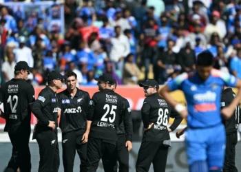 মিচেলের শতকে ভারতকে ৭ উইকেটে হারিয়ে নিউজিল্যান্ডের সমতা