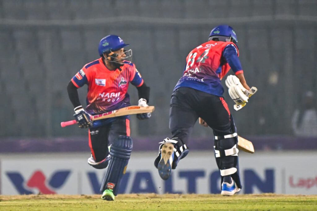 মুশফিক-আকবর ৮৪ রানের জুটি গড়েন