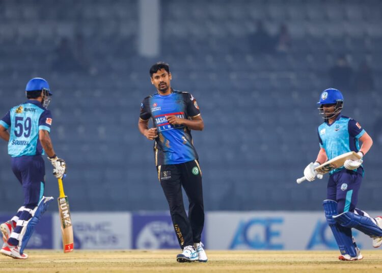 মৃত্যুঞ্জয়ের হ্যাটট্রিক ও দুর্দান্ত মোস্তাফিজে ১৪৮ রানে থামল নোয়াখালী