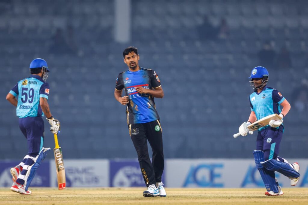 মৃত্যুঞ্জয়ের হ্যাটট্রিক ও দুর্দান্ত মোস্তাফিজে ১৪৮ রানে থামল নোয়াখালী।