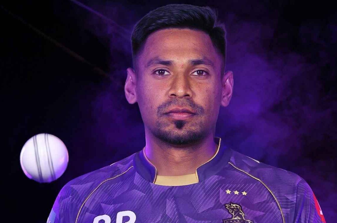 মোস্তাফিজুর রহমানকে বাদ দিয়ে নির্দেশ দিয়েছে বিসিসিআই। আসন্ন আইপিএলে বাংলাদেশি ক্রিকেটারদের নিষিদ্ধ করার দাবিতে আন্দোলন করে আসছে ভারতের কট্টর হিন্দুত্ববাদী কয়েকটি সংগঠন। যার প্রতিক্রিয়ায় এবার ভারতীয় ক্রিকেট বোর্ড বিসিসিআই মুস্তাফিজকে কলকাতার স্কোয়াড থেকে বাদ দেওয়ার নির্দেশনা দিয়েছে। ভারতীয় সংবাদ সংস্থা এএনআইকে বিসিসিআইয়ের সচিব দেবজিৎ সাইকিয়া জানায়,‘দেশজুড়ে সৃষ্ট অস্থিরতার কারণে বিসিসিআই কেকেআর ফ্র্যাঞ্চাইজিকে একজন ক্রিকেটার ছেড়ে দেওয়ার নির্দেশনা দিয়েছে। বাংলাদেশি ক্রিকেটার মুস্তাফিজুর রহমানকে তাদের স্কোয়াড থেকে বাদ দেওয়ার পর বিকল্প যেকোনো ক্রিকেটারকেই তাদের পছন্দমতো নেওয়ার সুযোগ দেবে বিসিসিআই। সংস্থার পক্ষ থেকে সেই অনুমোদন দেওয়া হয়েছে।’ আজ (শনিবার) মূলত ভারতের সঙ্গে নিউজিল্যান্ডের আসন্ন ওয়ানডে সিরিজের স্কোয়াড ঘোষণা দিতে সভায় বসছে বিসিসিআই কর্মকর্তারা। তার আগে গণমাধ্যমের সামনে মুস্তাফিজের প্রসঙ্গ উঠে এসেছে। ভারতের স্কোয়াড ঘোষণা প্রসঙ্গে দেবজিৎ সাইকিয়া বলছেন, ‘আপনারা জানেন যে, ১১ জানুয়ারি থেকে ভারত-নিউজিল্যান্ড তিন ম্যাচের ওয়ানডে সিরিজ খেলতে যাচ্ছে। আসন্ন সিরিজের স্কোয়াড ঘোষণার লক্ষ্যে নির্বাচকদের সঙ্গে সভা রয়েছে। বিকেলে নিউজিল্যান্ড সিরিজের স্কোয়াড ঘোষণা করা হবে।’ মুস্তাফিজকে আইপিএল খেলতে দেওয়া নিয়ে সম্পূর্ণ বিপরীত অবস্থানে ছিল বিসিসিআই। কূটনৈতিক সম্পর্কের প্রভাব মাঠের ক্রিকেটে পড়বে না বলে বিসিসিআইয়ের এক কর্মকর্তা ইনসাইডস্পোর্টকে বলেন, ‘এটা একটা সংবেদনশীল বিষয়, আমরা তা বুঝি। আমরা সবসময় সরকারের সঙ্গে যোগাযোগ রাখি কূটনৈতিক পরিস্থিতি নিয়ে। কিন্তু বাংলাদেশি ক্রিকেটারদের নিষিদ্ধ করার মতো কোনো নির্দেশ এখনও আসেনি। বাংলাদেশ তো আমাদের শত্রু দেশ নয়। তাই মুস্তাফিজ অবশ্যই আইপিএল খেলবেন।’