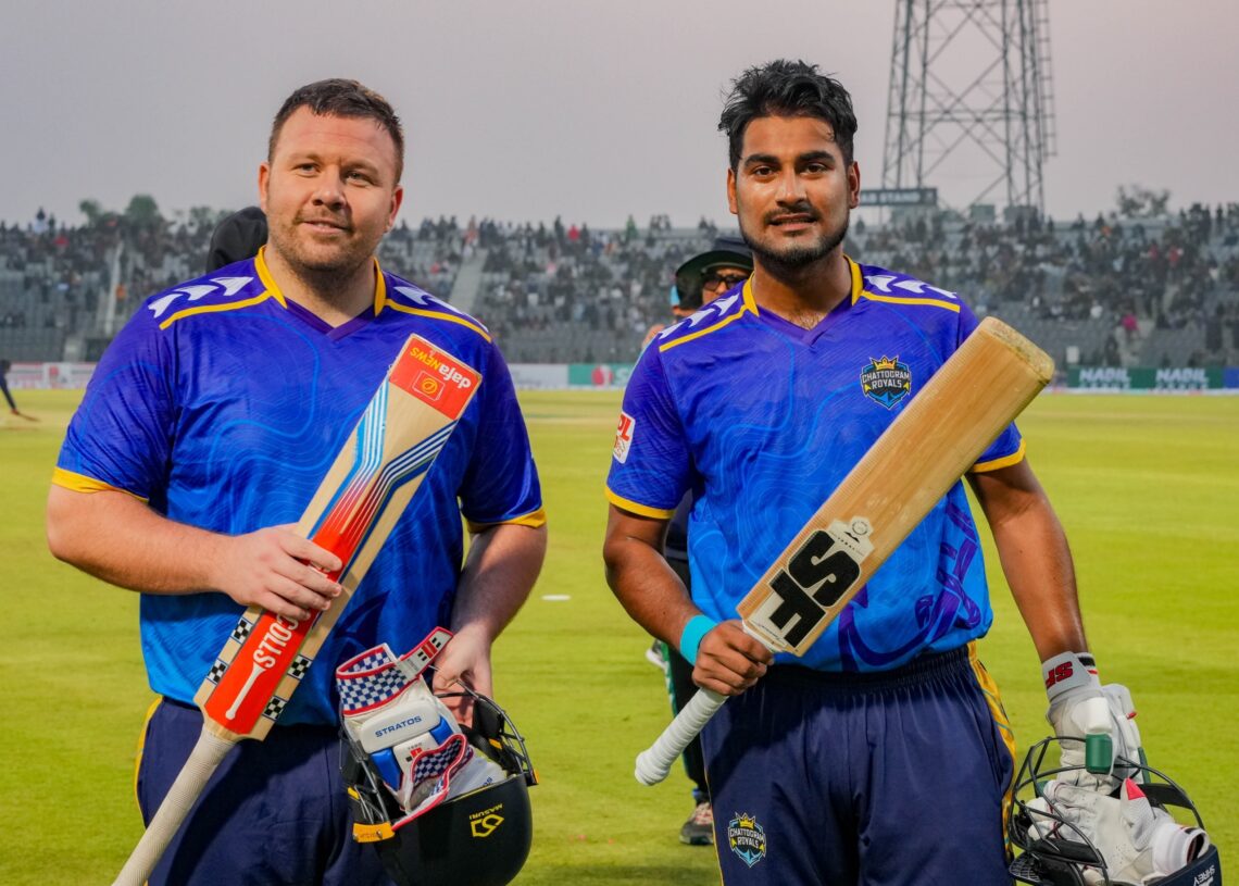 মোহাম্মদ নাইম ও অ্যাডাম রোসিংটনের ১২৩ রানের জুটিতে ১০ উইকেটে জয় পেয়েছে চট্টগ্রাম