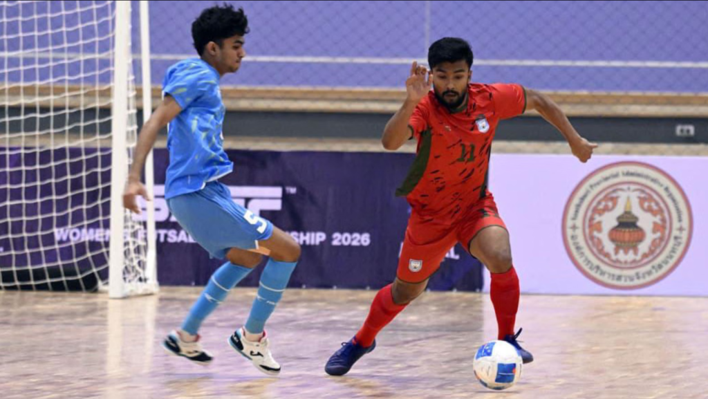 ম্যাচের একটি উত্তেজনাপূর্ণ মুহূর্ত