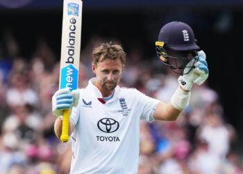 সেঞ্চুরিতে পন্টিংয়ের পাশে জো রুট