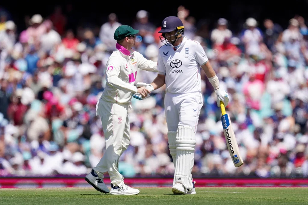 সেঞ্চুরিতে পন্টিংয়ের পাশে জো রুট