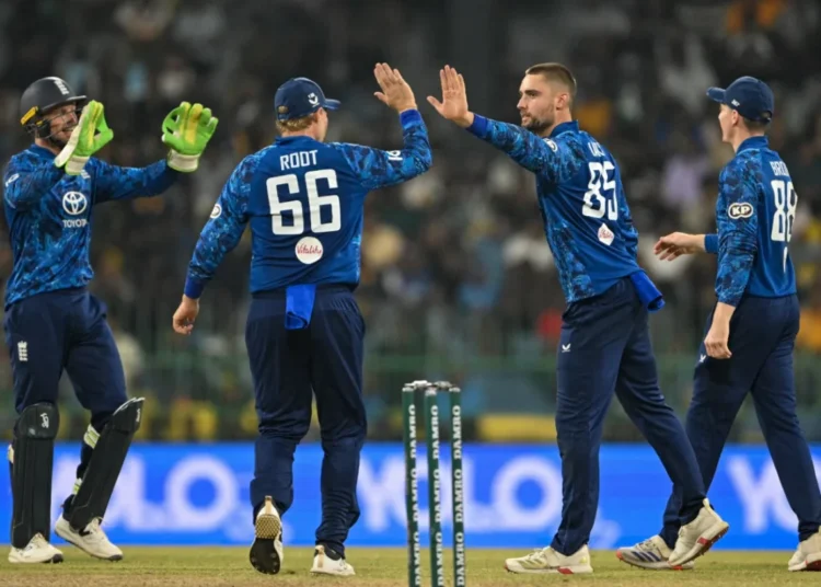 রেকর্ড গড়ে শ্রীলঙ্কাকে হারিয়ে ইংল্যান্ডের সিরিজ জয়