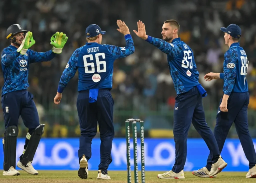 রেকর্ড গড়ে শ্রীলঙ্কাকে হারিয়ে ইংল্যান্ডের সিরিজ জয়।