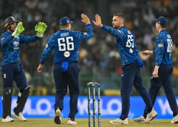 রেকর্ড গড়ে শ্রীলঙ্কাকে হারিয়ে ইংল্যান্ডের সিরিজ জয়